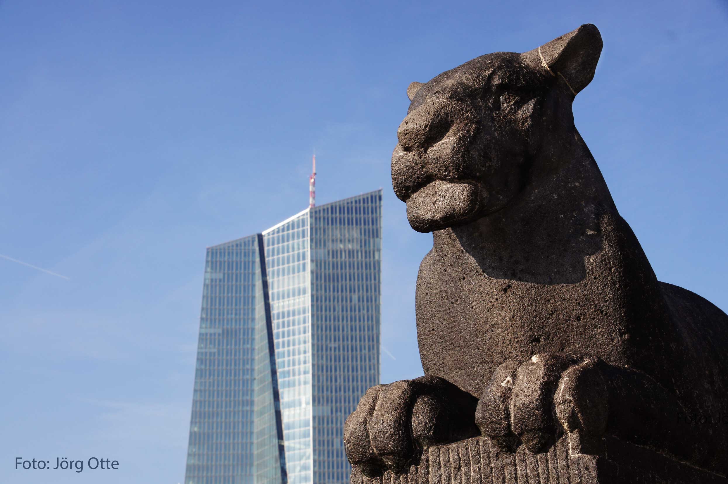 Denkmal an der neuen Europäischen Zentralbank