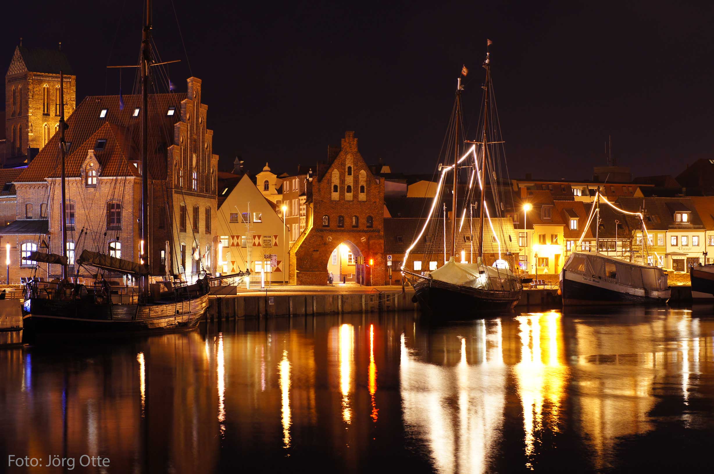 Hafen bei Nacht Wismar